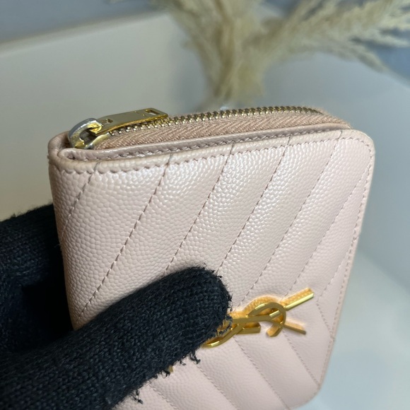 ❌SOLD❌🎀 SAINT LAURENT CASSANDRE MATELASSÉ COMPACT ZIP AROUND WALLET IN GRAIN DE - Picture 11 of 15